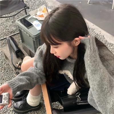 某人气小花被扒整容前后对比，网友直呼认不出