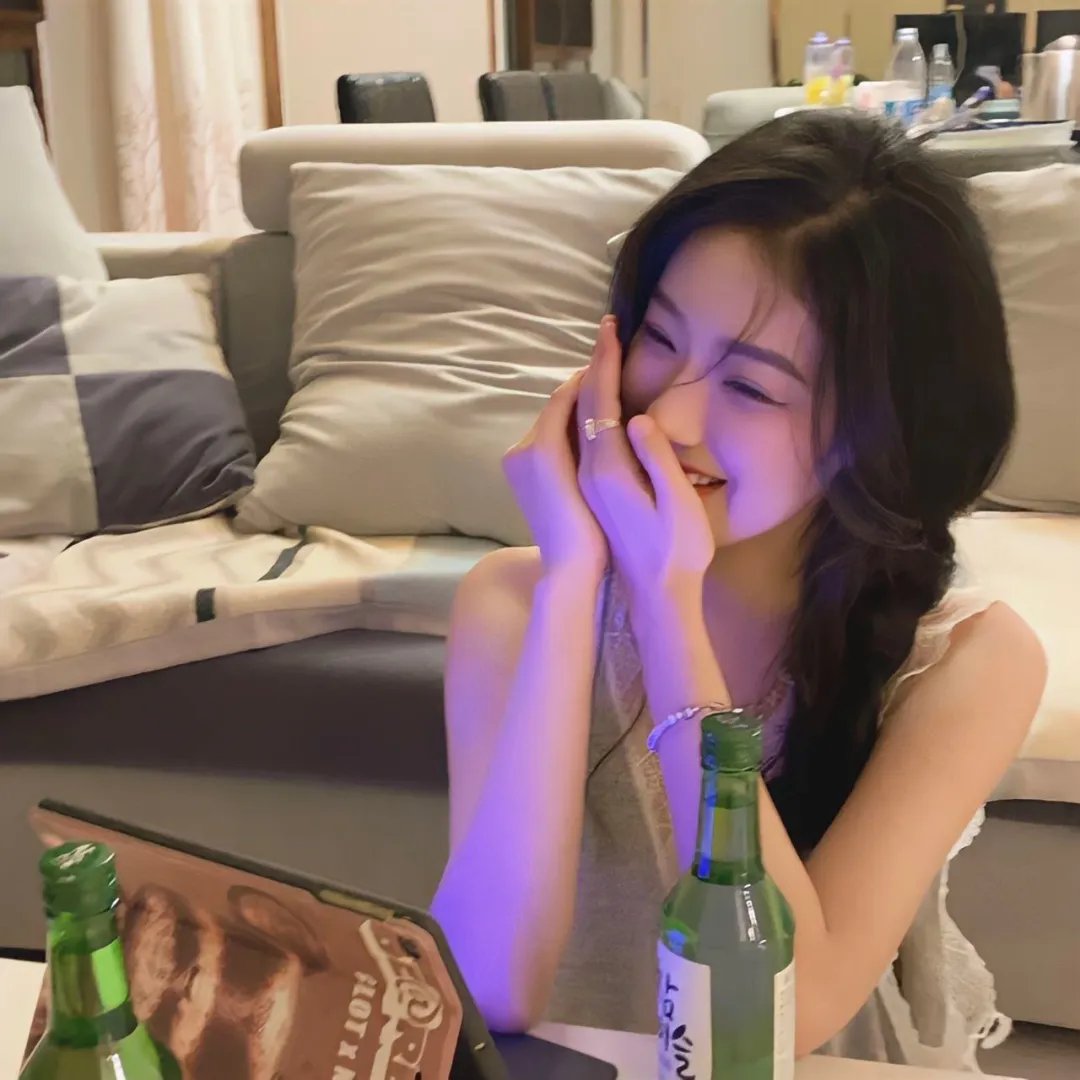 51爆料网站 - 某顶流男星被曝与经纪人隐婚三年，女方已孕